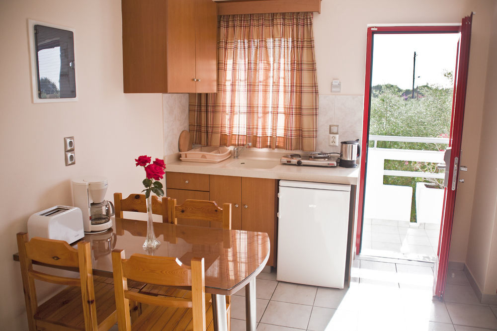 Sandy'S Studios Apartments & Log-Villas Kos Bagian luar foto