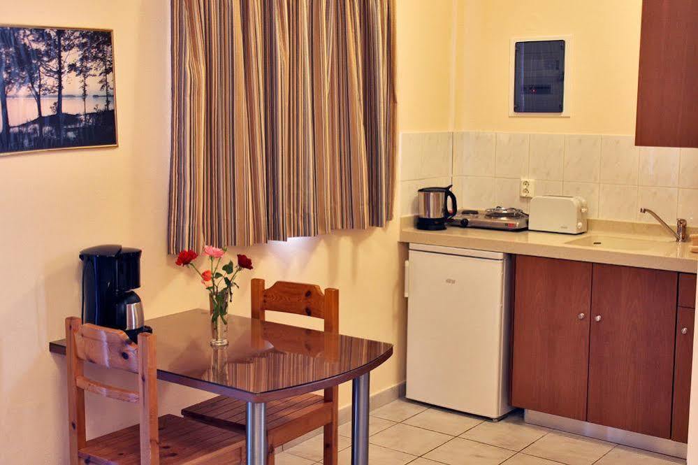 Sandy'S Studios Apartments & Log-Villas Kos Bagian luar foto